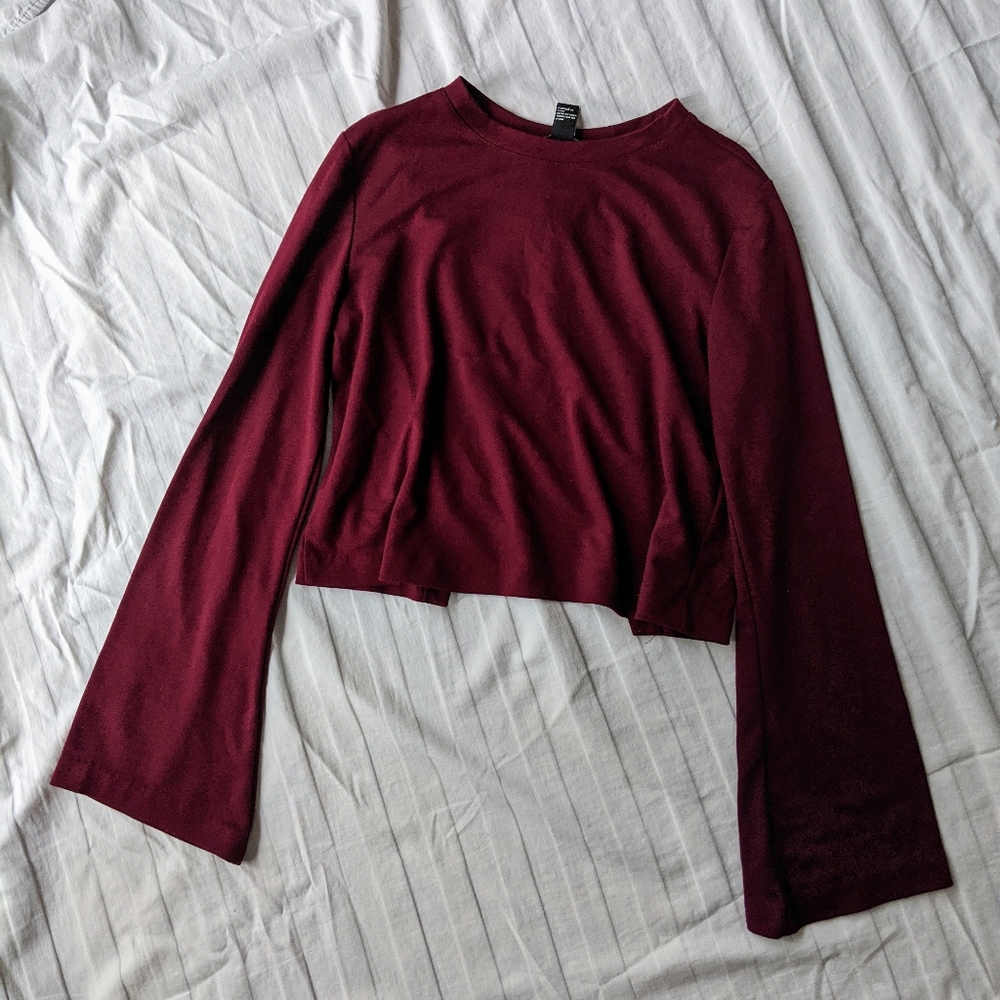 🔥Bell sleeved open back crop top